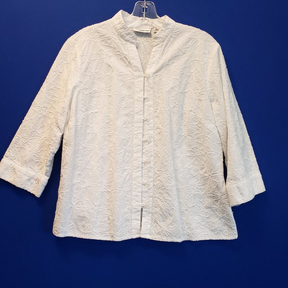 Breckenridge Embroidered White 3/4 sleeve shirt